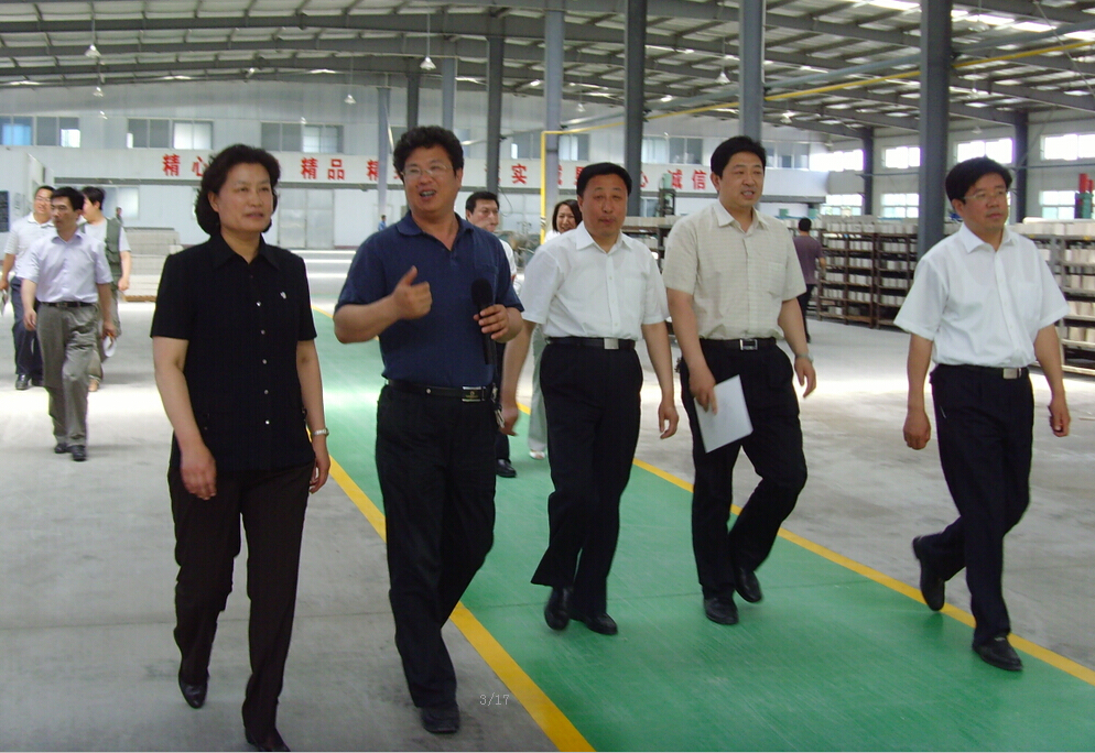 2011年6月11日市委吳翠雲(yun) 書(shu) 記考察